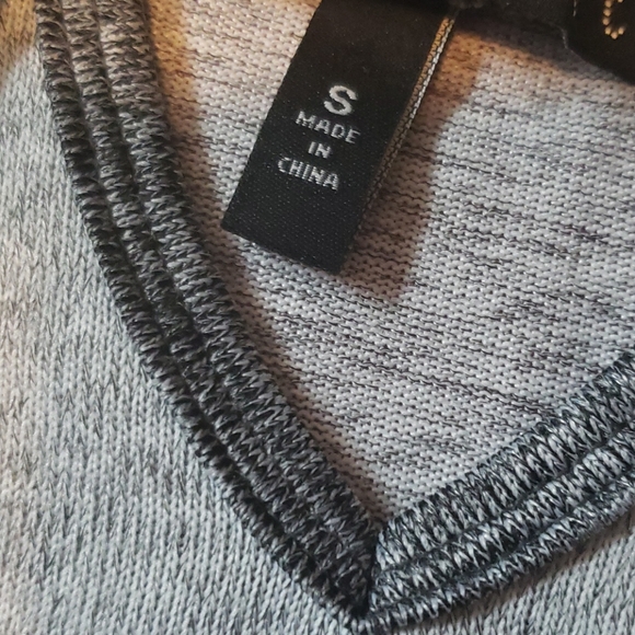 Light weight hoodie - Picture 3 of 5